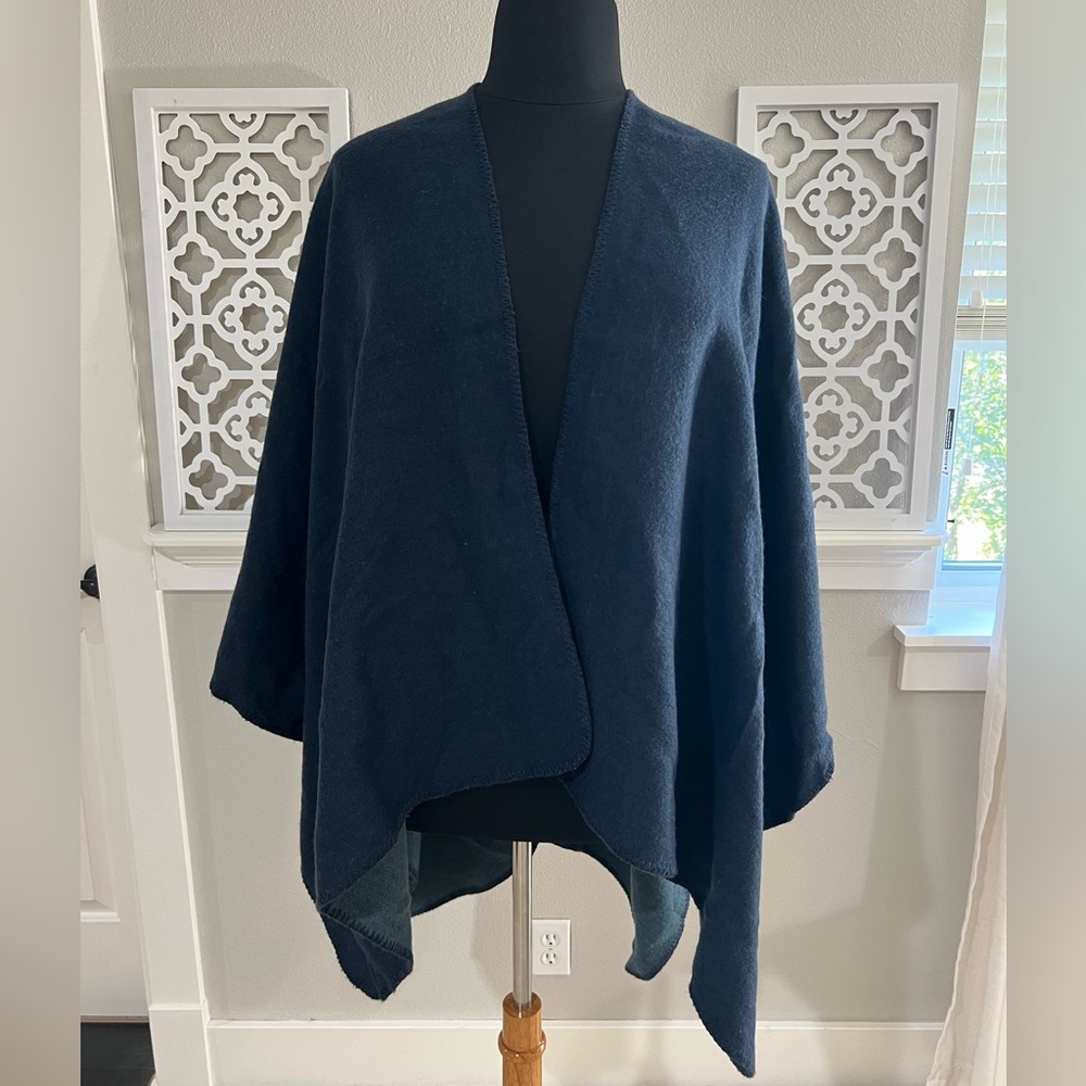 Blue Cape - Picture 1 of 7